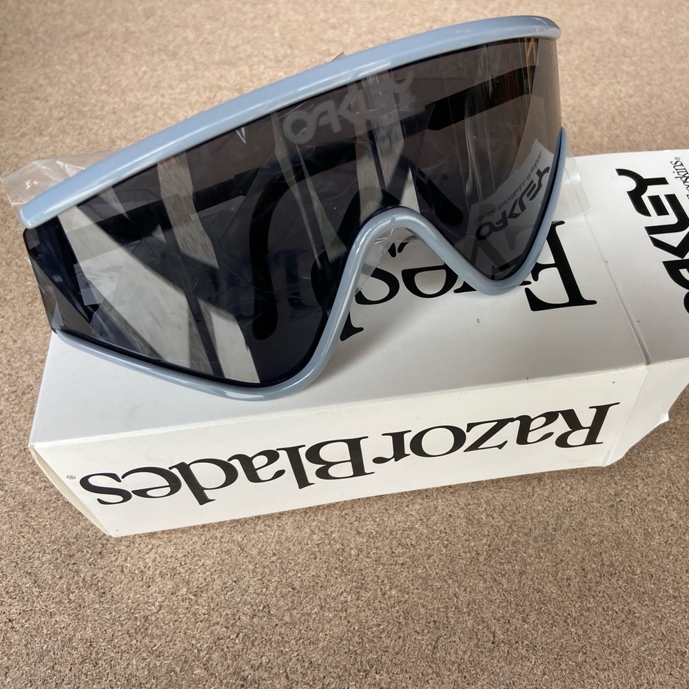 Oakley Frogskin Razorblade sunglasses
